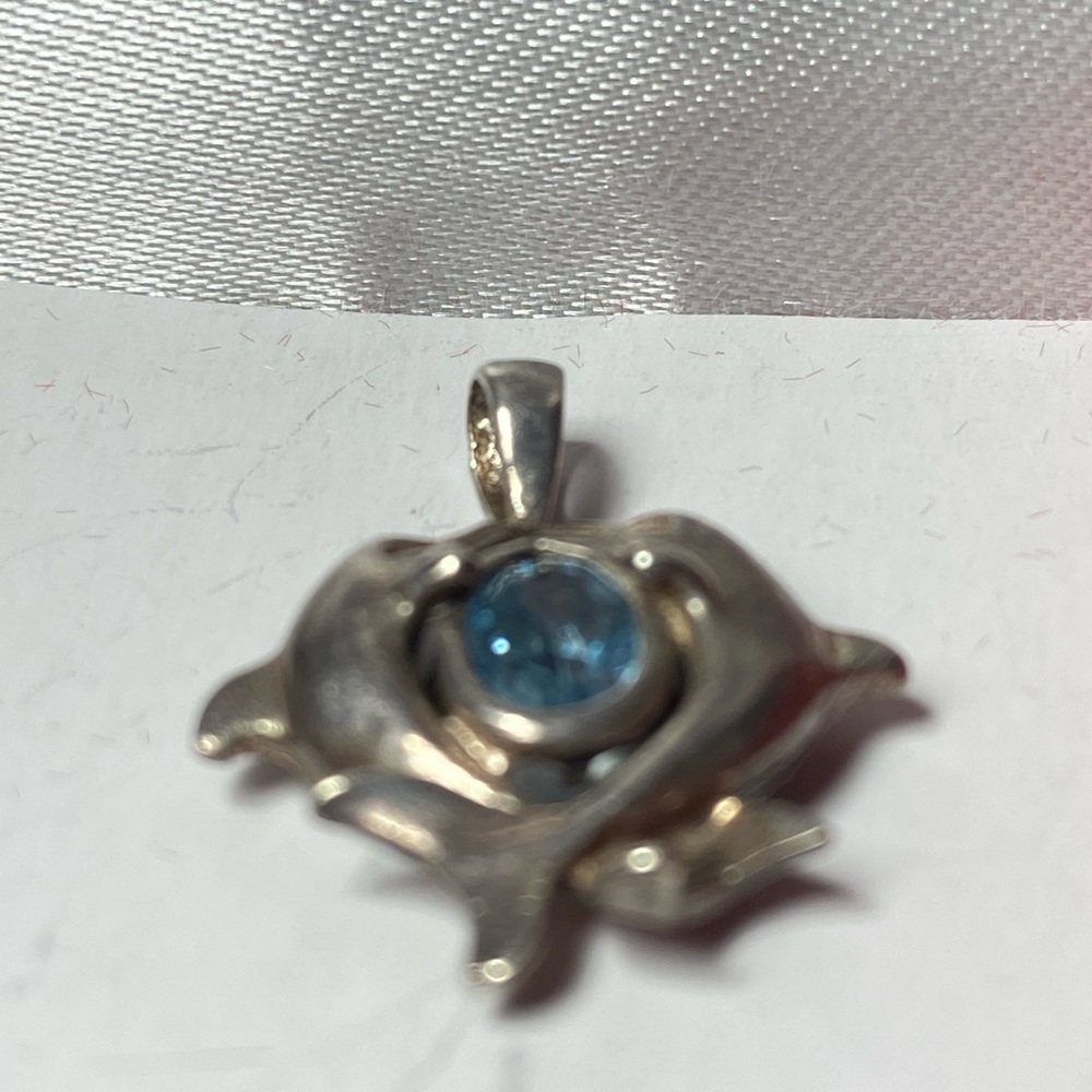 Dolphin  figure kiss pedant Sterling silver